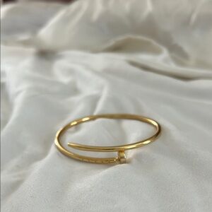Gold Minimalist Bracelets Sleek Design